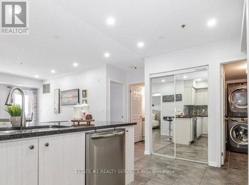 106 - 70 Baycliffe Crescent, Brampton, ON - Indoor Photo Showing Kitchen