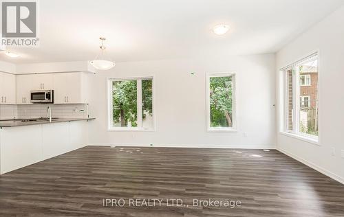 81 - 10 William Jackson Way, Toronto, ON - Indoor Photo Showing Kitchen