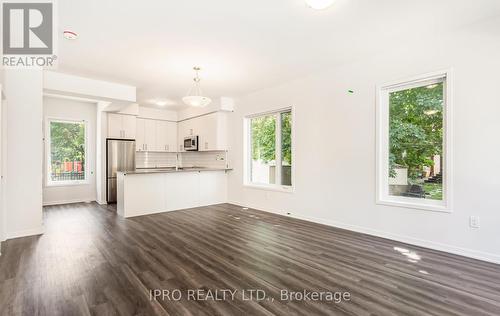 81 - 10 William Jackson Way, Toronto, ON - Indoor Photo Showing Kitchen