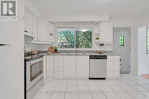 846 Mississauga Valley Boulevard, Mississauga, ON - Indoor Photo Showing Kitchen