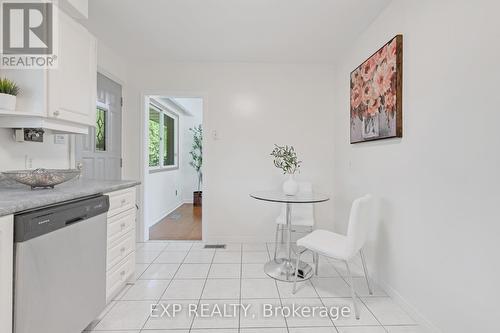 846 Mississauga Valley Boulevard, Mississauga, ON - Indoor Photo Showing Kitchen