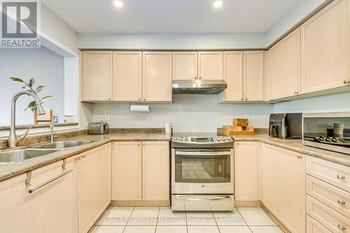 3839 Spicewood Way, Mississauga, ON - Indoor Photo Showing Kitchen With Double Sink