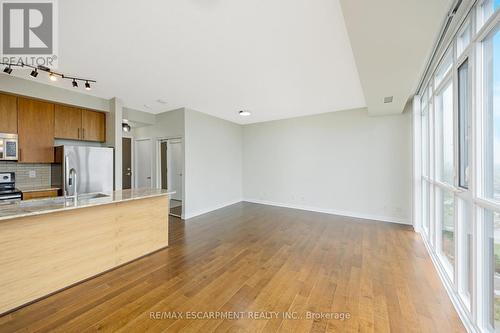 2807 - 4099 Brickstone Mews, Mississauga, ON - Indoor Photo Showing Kitchen