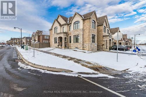 1352 Restivo Lane, Milton, ON - Outdoor With Facade