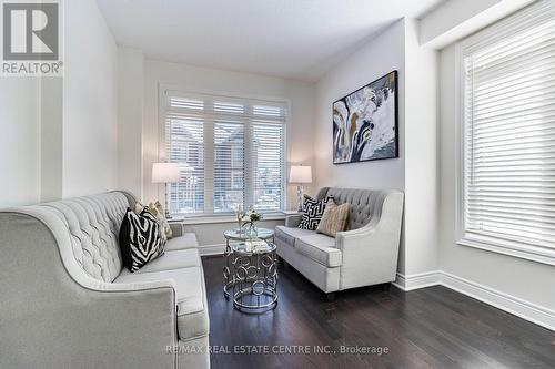 1352 Restivo Lane, Milton, ON - Indoor Photo Showing Living Room