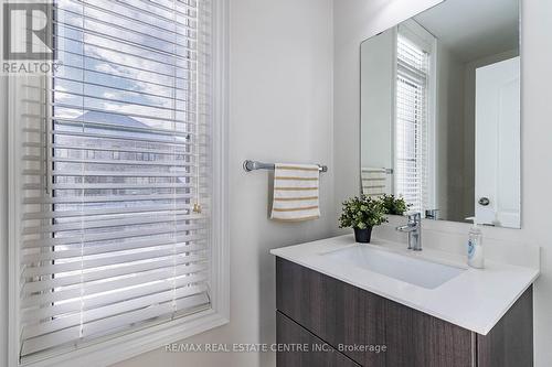 1352 Restivo Lane, Milton, ON - Indoor Photo Showing Bathroom