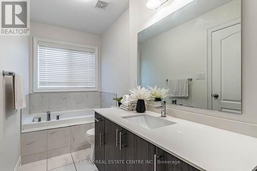 1352 Restivo Lane, Milton, ON - Indoor Photo Showing Bathroom