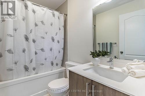 1352 Restivo Lane, Milton, ON - Indoor Photo Showing Bathroom