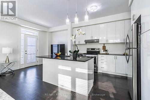 1352 Restivo Lane, Milton, ON - Indoor Photo Showing Kitchen With Upgraded Kitchen