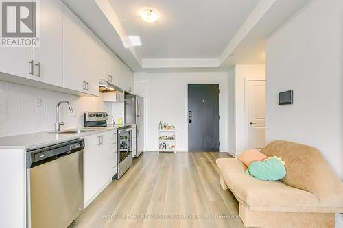 906 - 3200 William Coltson Avenue, Oakville, ON - Indoor Photo Showing Kitchen