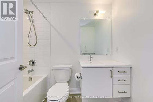 906 - 3200 William Coltson Avenue, Oakville, ON - Indoor Photo Showing Bathroom