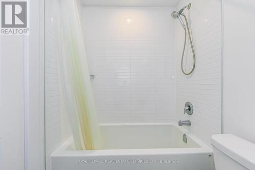 906 - 3200 William Coltson Avenue, Oakville, ON - Indoor Photo Showing Bathroom