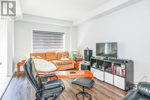 30 Bur Oak Drive, Thorold, ON - Indoor Photo Showing Living Room