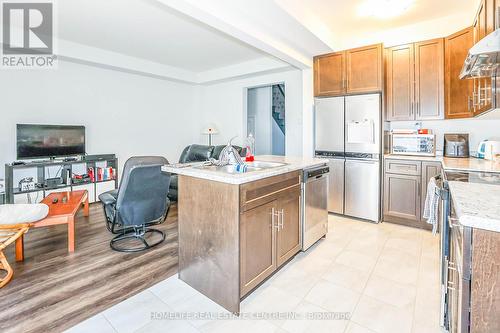 30 Bur Oak Drive, Thorold, ON - Indoor Photo Showing Kitchen With Double Sink