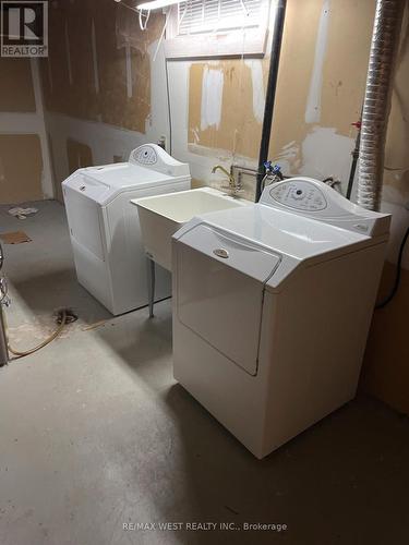 1 - 2322 Marine Drive, Oakville, ON - Indoor Photo Showing Laundry Room