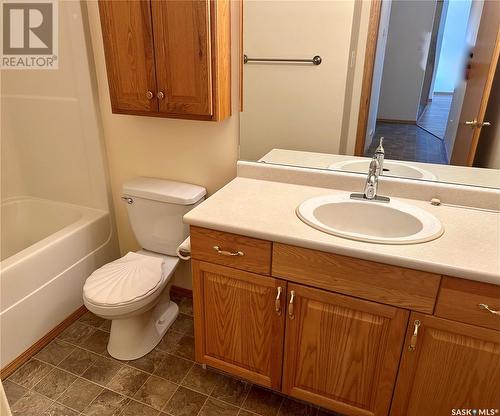 210 6 Lorne Place, Regina, SK - Indoor Photo Showing Bathroom