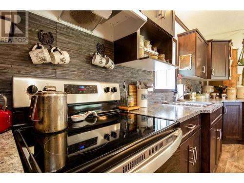 3201 Creighton Valley Road, Cherryville, BC - Indoor Photo Showing Kitchen