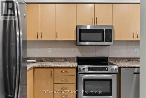 8 Odessa Crescent, Whitby (Rolling Acres), ON - Indoor Photo Showing Kitchen