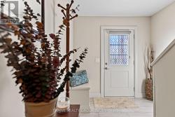 Welcoming foyer - 