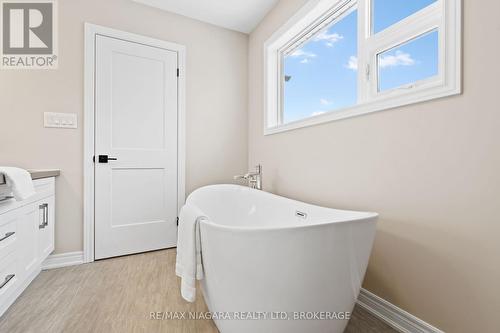 3356 Willguard Court, Niagara Falls (223 - Chippawa), ON - Indoor Photo Showing Bathroom