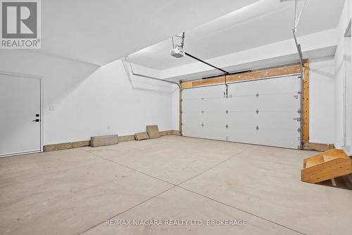 3356 Willguard Court, Niagara Falls (223 - Chippawa), ON - Indoor Photo Showing Garage