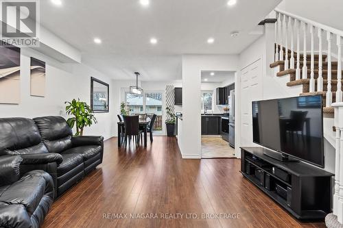 160 Dorothy Street, St. Catharines (443 - Lakeport), ON - Indoor Photo Showing Living Room