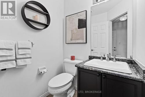 160 Dorothy Street, St. Catharines (443 - Lakeport), ON - Indoor Photo Showing Bathroom