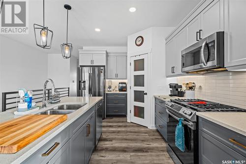 90 Clunie Court, Moose Jaw, SK - Indoor Photo Showing Kitchen With Double Sink With Upgraded Kitchen