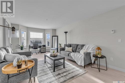 C105 415 Hunter Road, Saskatoon, SK - Indoor Photo Showing Living Room