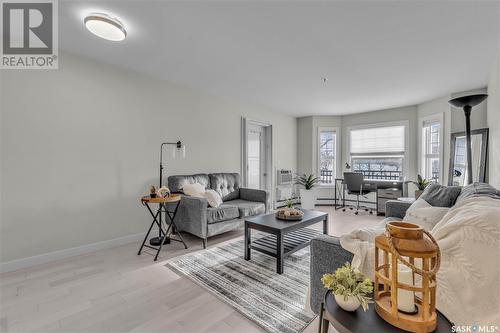 C105 415 Hunter Road, Saskatoon, SK - Indoor Photo Showing Living Room