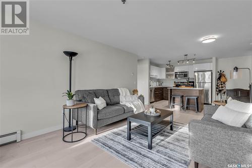 C105 415 Hunter Road, Saskatoon, SK - Indoor Photo Showing Living Room