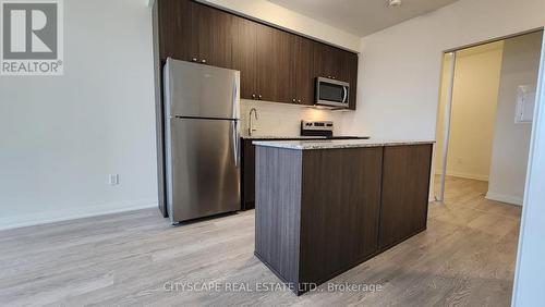 313 - 1415 Dundas Street E, Oakville, ON - Indoor Photo Showing Kitchen