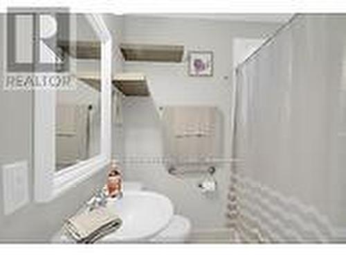 1214 Foxbar Avenue, Ottawa, ON - Indoor Photo Showing Bathroom