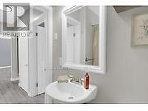 1214 Foxbar Avenue, Ottawa, ON - Indoor Photo Showing Bathroom