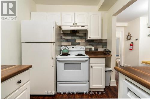 3819 Terrace Lane, Fort Erie (337 - Crystal Beach), ON - Indoor Photo Showing Kitchen