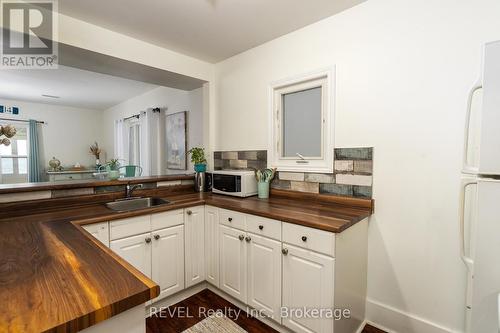 3819 Terrace Lane, Fort Erie (337 - Crystal Beach), ON - Indoor Photo Showing Kitchen