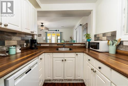 3819 Terrace Lane, Fort Erie (337 - Crystal Beach), ON - Indoor Photo Showing Kitchen