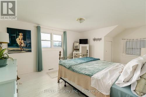 3819 Terrace Lane, Fort Erie (337 - Crystal Beach), ON - Indoor Photo Showing Bedroom