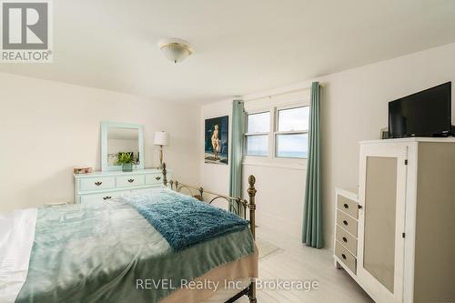 3819 Terrace Lane, Fort Erie (337 - Crystal Beach), ON - Indoor Photo Showing Bedroom