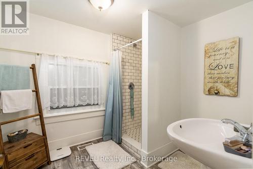 3819 Terrace Lane, Fort Erie (337 - Crystal Beach), ON - Indoor Photo Showing Bathroom