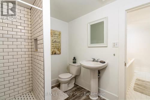 3819 Terrace Lane, Fort Erie (337 - Crystal Beach), ON - Indoor Photo Showing Bathroom