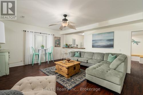 3819 Terrace Lane, Fort Erie (337 - Crystal Beach), ON - Indoor Photo Showing Living Room