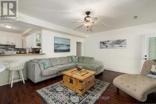 3819 Terrace Lane, Fort Erie (337 - Crystal Beach), ON - Indoor Photo Showing Living Room