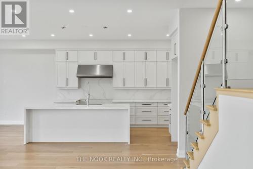 396 Frontier Court, Pickering (Rosebank), ON - Indoor Photo Showing Kitchen