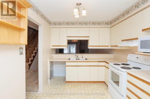 15 - 5 Heritage Way, Kawartha Lakes (Lindsay), ON - Indoor Photo Showing Kitchen With Double Sink