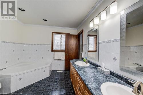 48 Wayne Avenue, Cambridge, ON - Indoor Photo Showing Bathroom