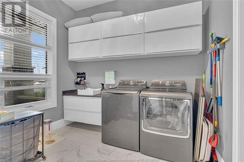 551 Ross Beach Road, Lakeshore, ON - Indoor Photo Showing Laundry Room