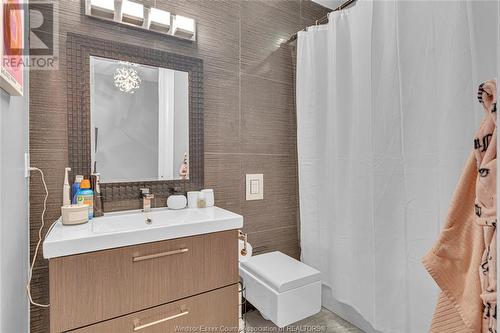 551 Ross Beach Road, Lakeshore, ON - Indoor Photo Showing Bathroom