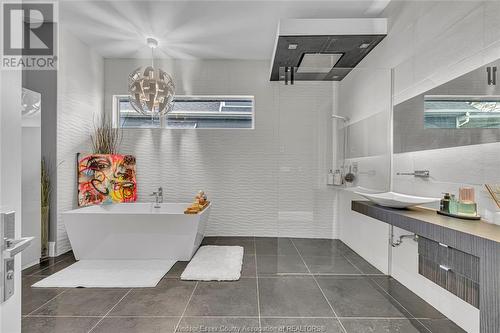 551 Ross Beach Road, Lakeshore, ON - Indoor Photo Showing Bathroom