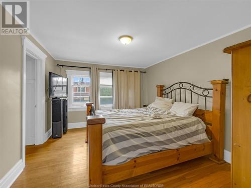 211 Oak, Windsor, ON - Indoor Photo Showing Bedroom